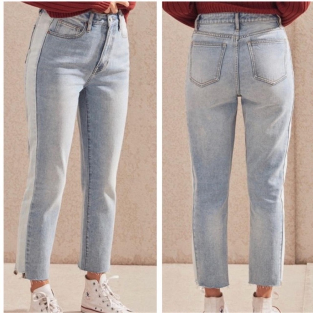Light Wash PacSun Mom Jeans - Size 26